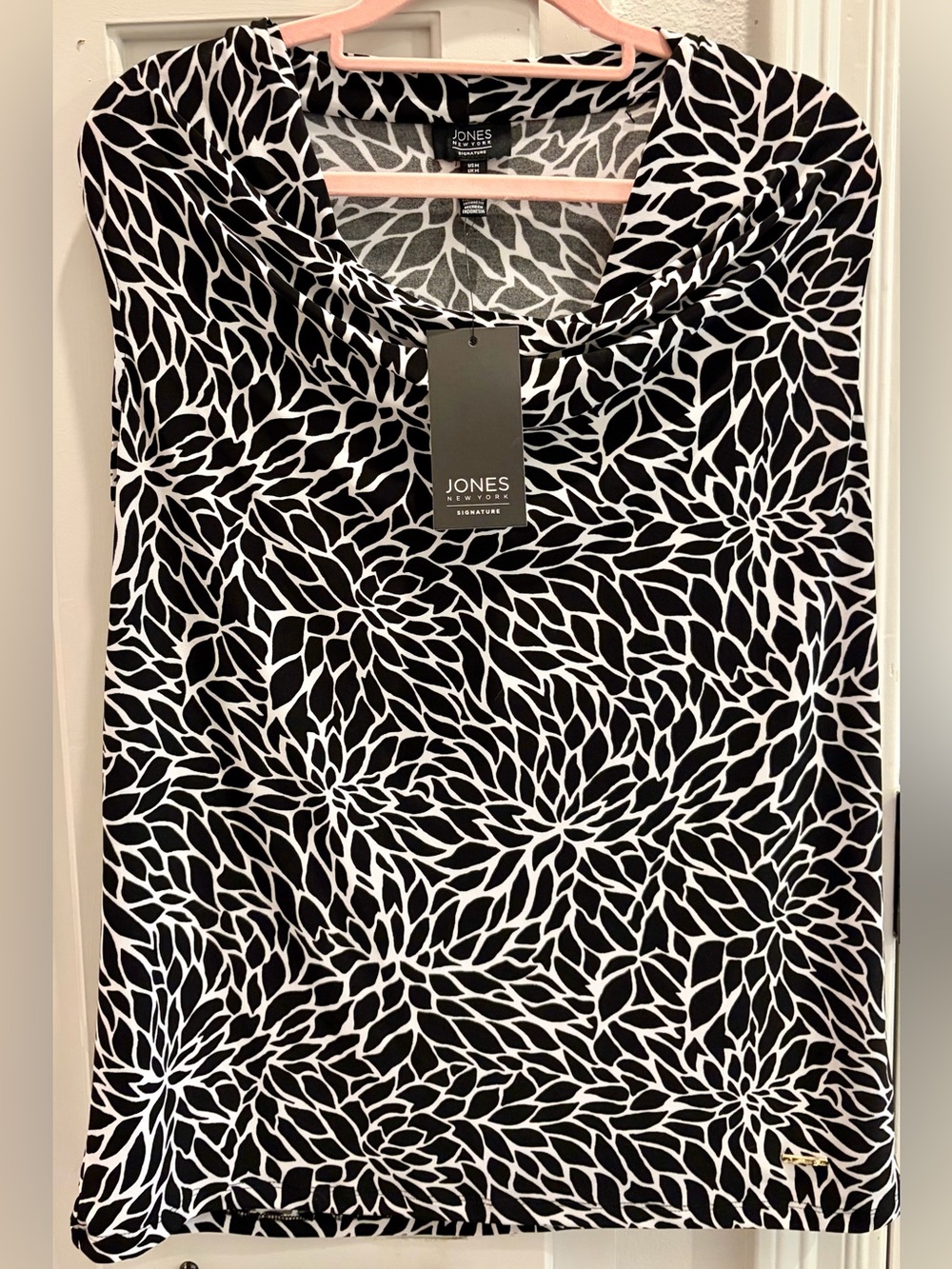 NWT JONES NEW YORK Size Medium Black & White Floral Print Cowl Neck Top